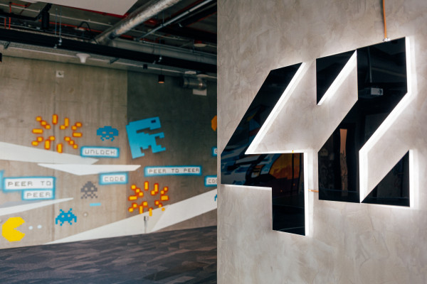 
            Začni konečně programovat ve 42 Prague. Letos v listopadu!