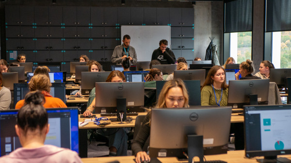 Learn the basics of Python cost-free at 42 Prague!